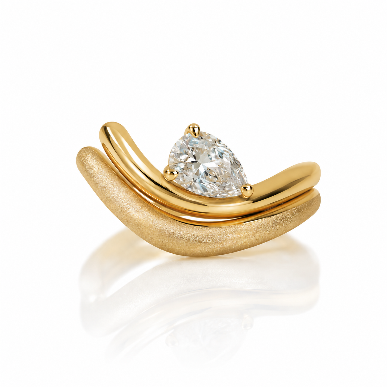 SOLITAIRE WAVE RING